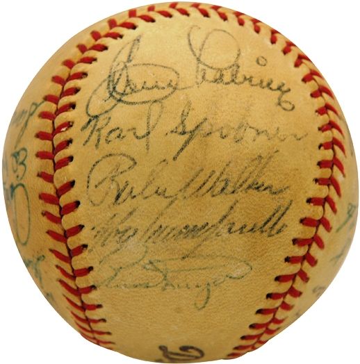 Lot Detail - 1955 JACKIE ROBINSON AUTOGRAPHED H&B PRO MODEL GAME