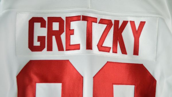 Wayne Gretzky Signed Team Canada Jersey. Hockey Collectibles, Lot  #45136