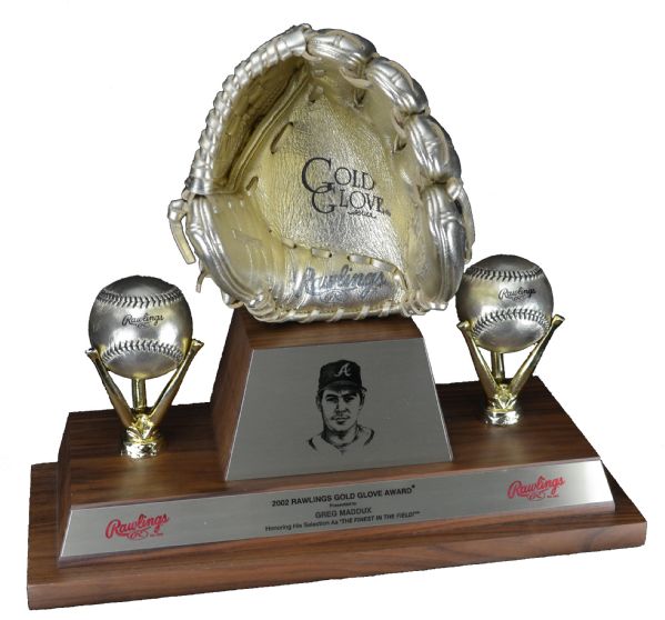2002 Greg Maddux Rawlings Gold Glove Award