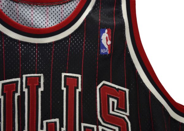 Lot Detail - 1995-96 Michael Jordan Game Worn and Signed Chicago Bulls  Jersey (72 win Season)