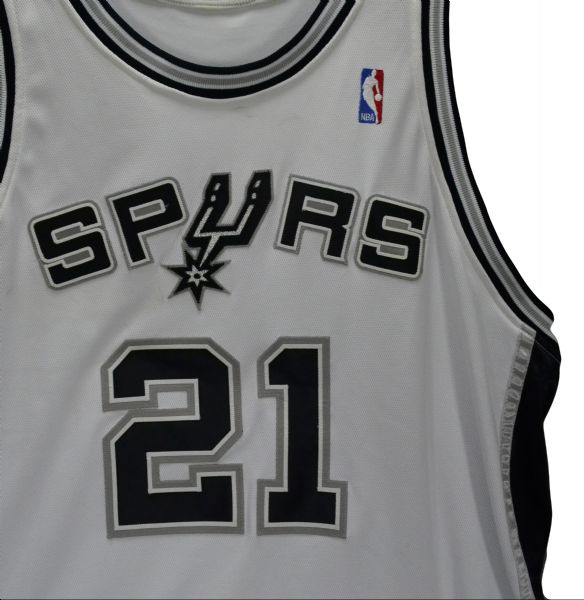 Lot Detail - Tim Duncan 2003-04 San Antonio Spurs Game Used Silver  Alternate Jersey