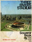 Roberto Clemente Signed 1971 Three Rivers Stadium Souvenir Book 