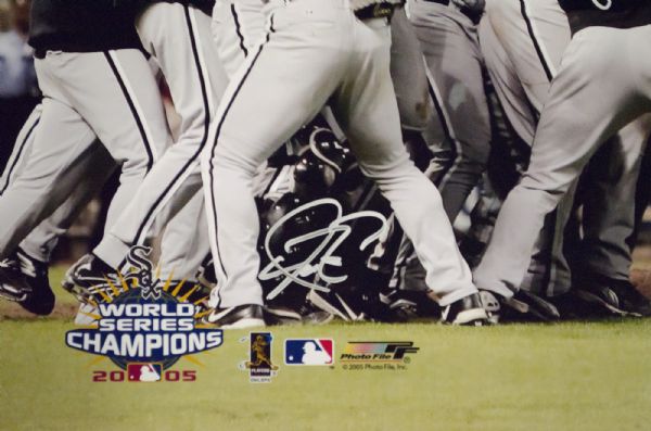 2005 Chicago White Sox World Series Champs Team Signed 16x20 Photo PSA —  Showpieces Sports