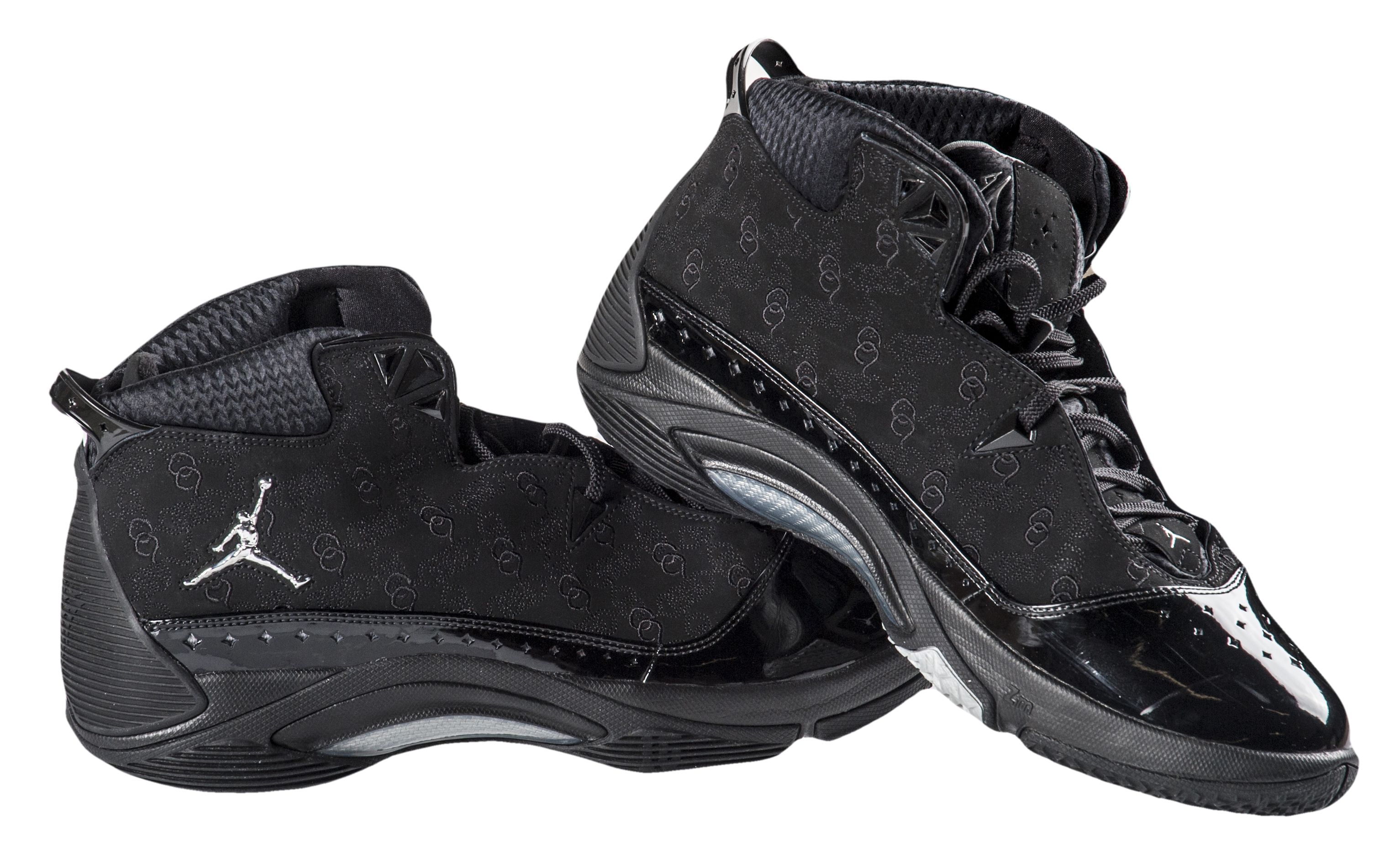 Lot Detail - 2008/09 Carmelo Anthony Game Worn Black Jordan Sneakers (MEARS)