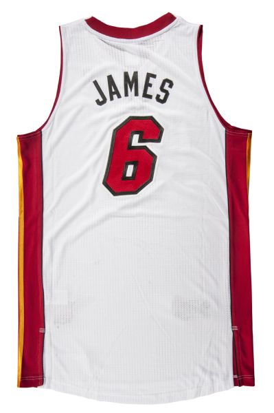 Lot Detail - Lebron James Signed Miami Heat Jersey (Upper Deck  Authenticated)