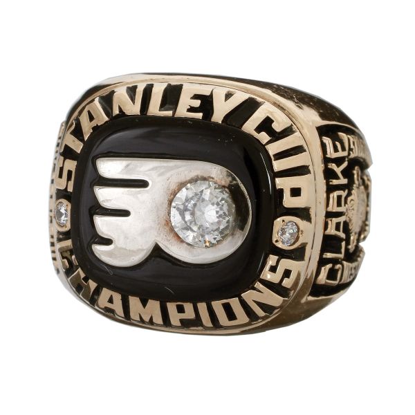 Sold at Auction: 1974 Philadelphia Flyers Bobby Clarke