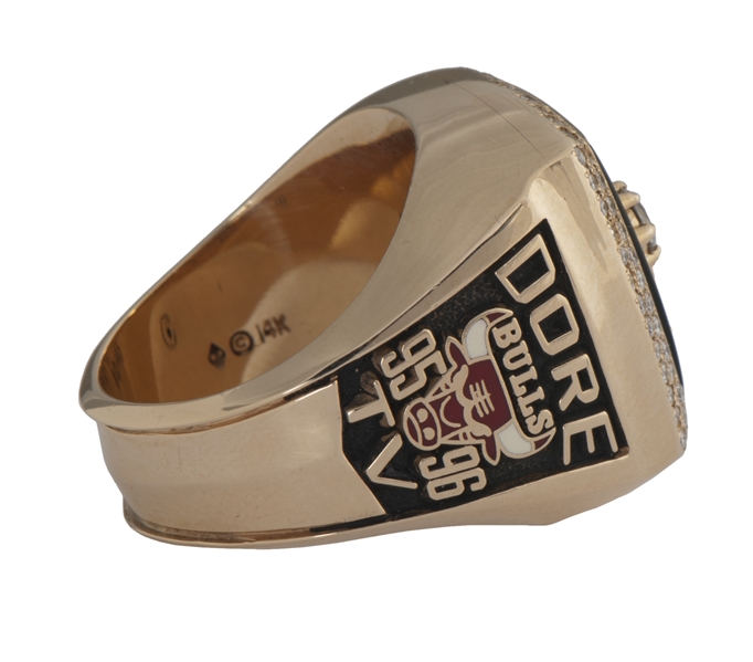 Bulls championship ring from historic 1995-96 season up for auction -  Chicago - Chicago Sun-Times