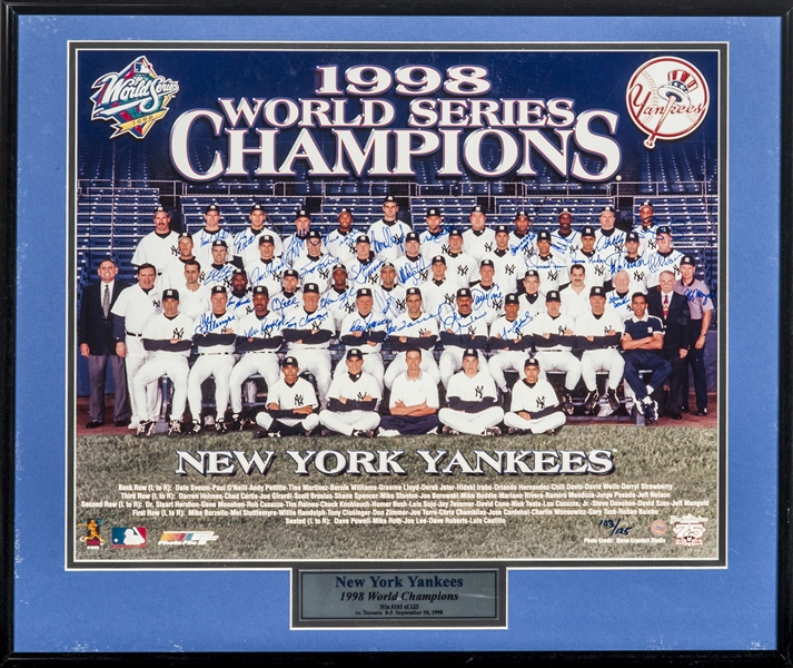 Lot Detail - 1998 New York Yankees Team Signed Photo In 20 x 24