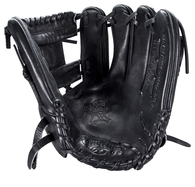 Rawlings Baseball on X: Check out Manny Machado's gloves for this season!  Where do you think he is going to play this season? Is the black and white  a sign?? #TeamRawlings  /