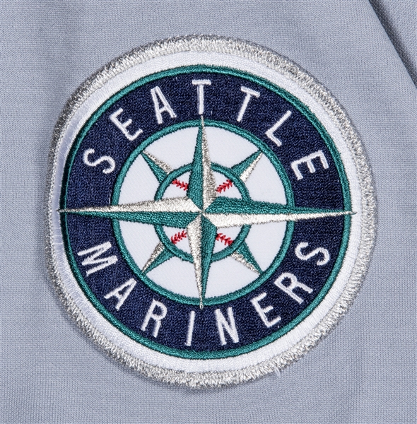 Lot Detail - Ichiro Suzuki 2004 Seattle Mariners Signed Game Worn Home  Jersey - Single Season Hit Record (MEARS A10/JSA/Ichiro COA)