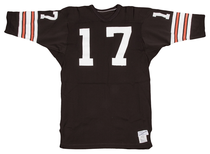 Lot Detail - 1974 Brian Sipe Team Issued Cleveland Browns Jersey and 2007 Cleveland  Browns Team Issued Football