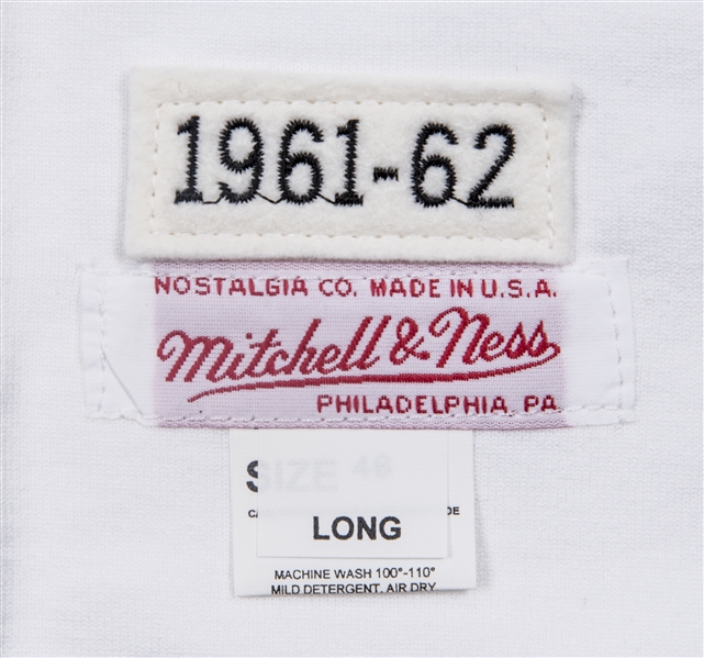 Lot Detail - Wilt Chamberlain Signed 1961-62 Philadelphia Warriors Replica  Jersey (UDA)