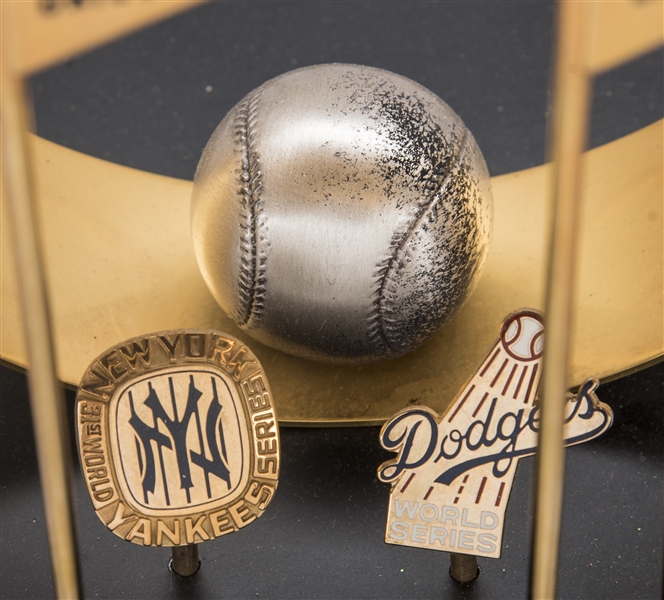 Lot Detail - 2000 New York Yankees Full Size 24 World Series  Commissioner's Style Trophy