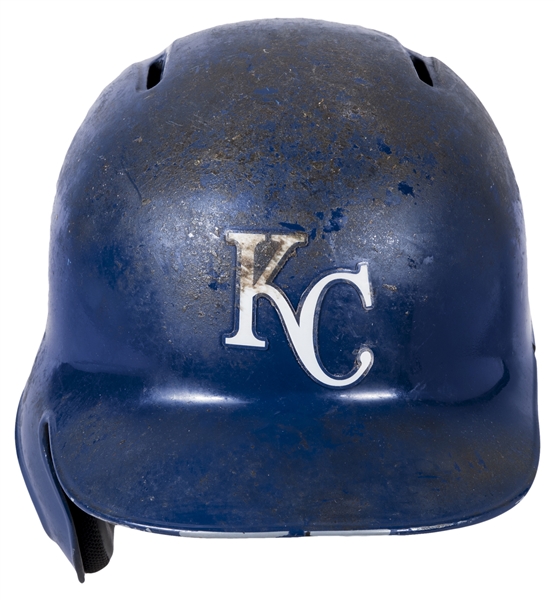 Kansas City Royals first baseman Eric Hosmer (35) wears a hat made