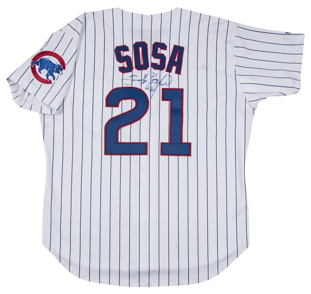 Sammy Sosa player worn jersey patch baseball card (Chicago Cubs) 2001 Upper  Deck UD Exclusives #UDSS pinstripe