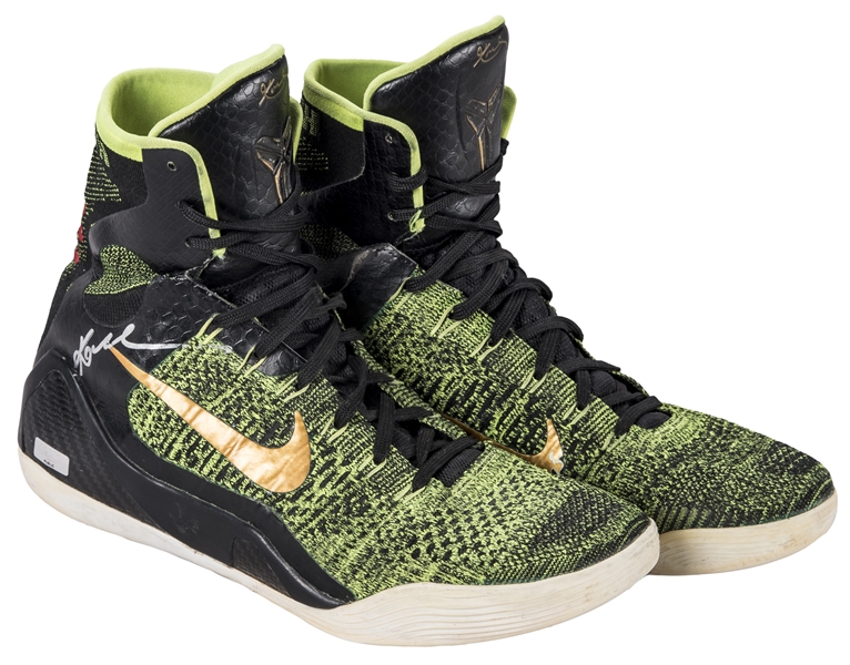 Lot Detail - Kobe Bryant Signed Nike Sneakers (Panini)