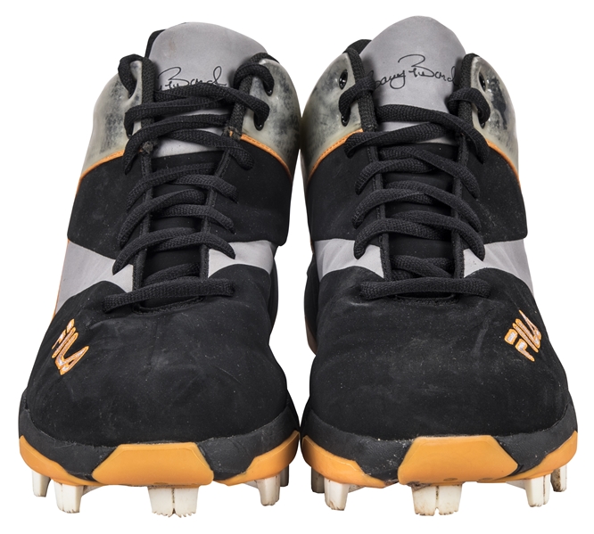 BARRY BONDS SAN FRANCISCO GIANTS SIGNED GAME ISSUE FILA TURF SHOE CLEAT  BECKETT