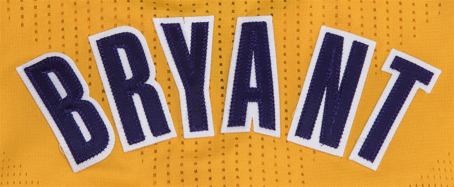 Lot Detail - 2014-15 Kobe Bryant Photo Matched Game Used White Los Angeles  Lakers Jersey Worn November 9, 16 & 23 2014 Including 44 Point Game  (Resolution Photomatching)