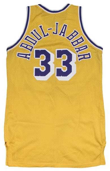AUCTION - 1987-88 Kareem Abdul-Jabbar Game Used, Signed LA Lakers Home  Jersey & Shorts 