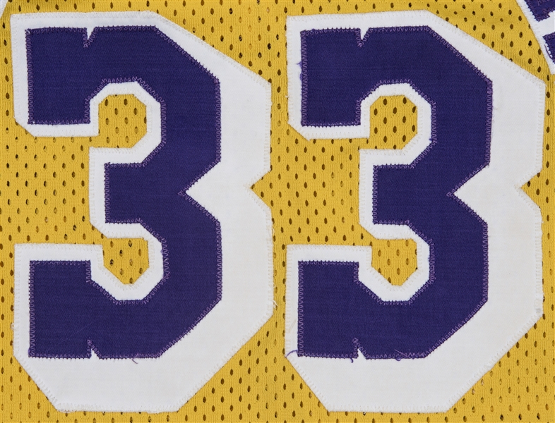 AUCTION - 1987-88 Kareem Abdul-Jabbar Game Used, Signed LA Lakers Home  Jersey & Shorts 
