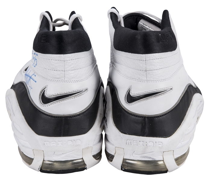 Detail - 2003 Dikembe Mutombo Used & Signed Nike Sneakers LOA & JSA)