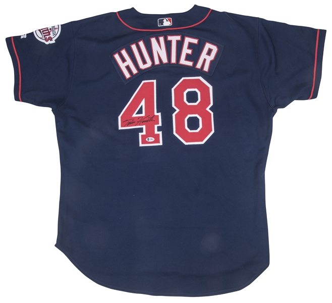 Torii Hunter player worn jersey patch baseball card (Minnesota Twins 67)  2007 Upper Deck #MLBHU Apparel Artifacts Limited 114 of 130