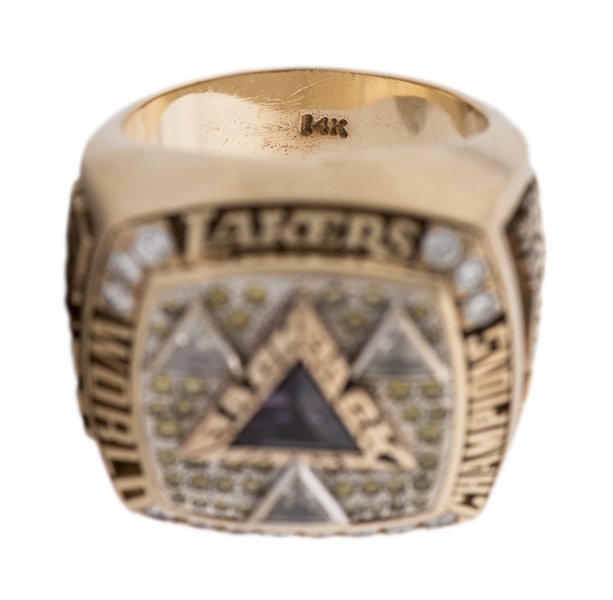 Lot Detail - 2000 Shaquille O'Neal Los Angeles Lakers Championship Style  Ring Given to Publicist w/Presentation Box