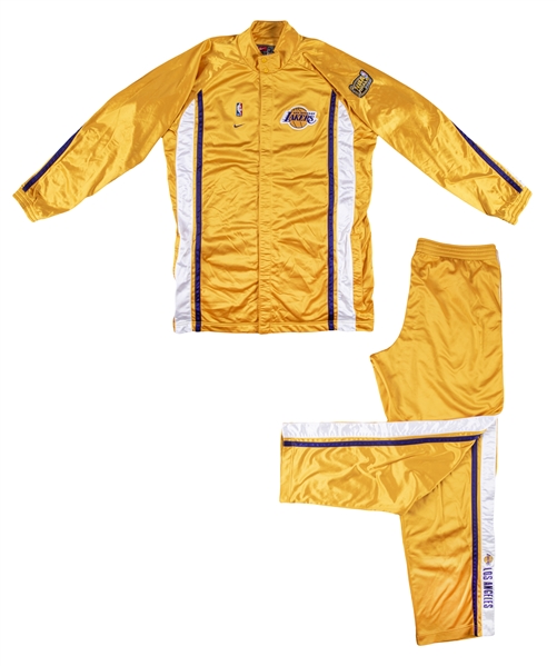 Kobe Bryant's 2000 NBA championship jacket with Los Angeles Lakers is set  to be auctioned off