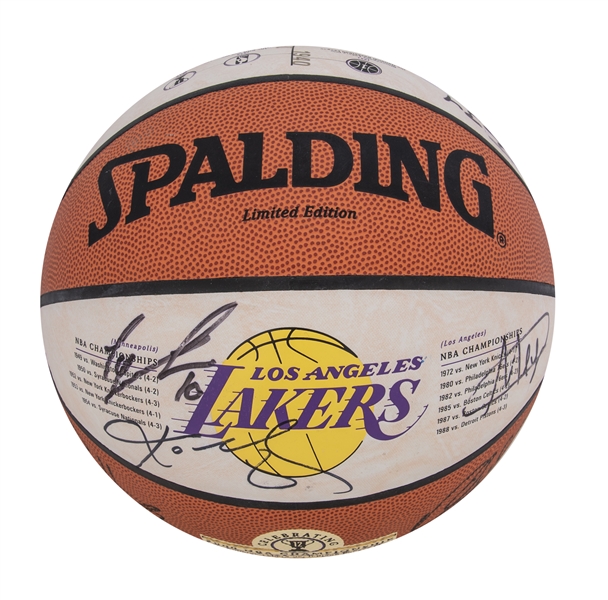 Lot Detail - 2000 Los Angeles Lakers Team Signed Basketball With 