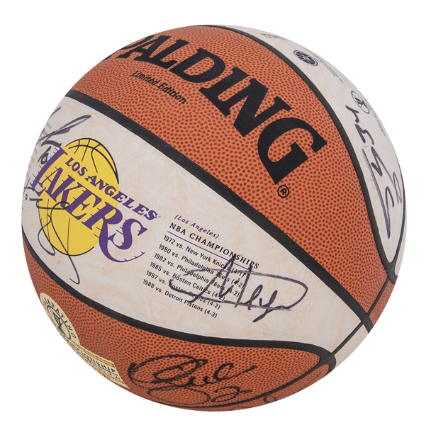 Lot Detail - 2000 Los Angeles Lakers Team Signed Basketball With