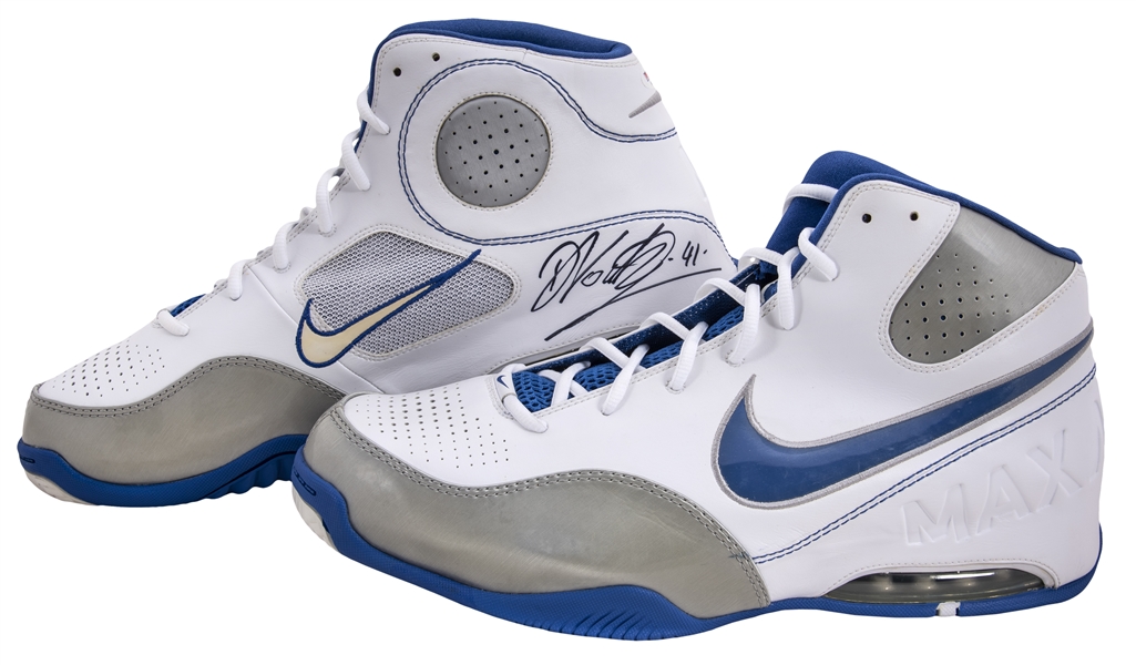Lot Detail - Dirk Nowitzki Dual Signed Nike Air Max Spot Up PE Pair of  Sneakers (PSA/DNA)