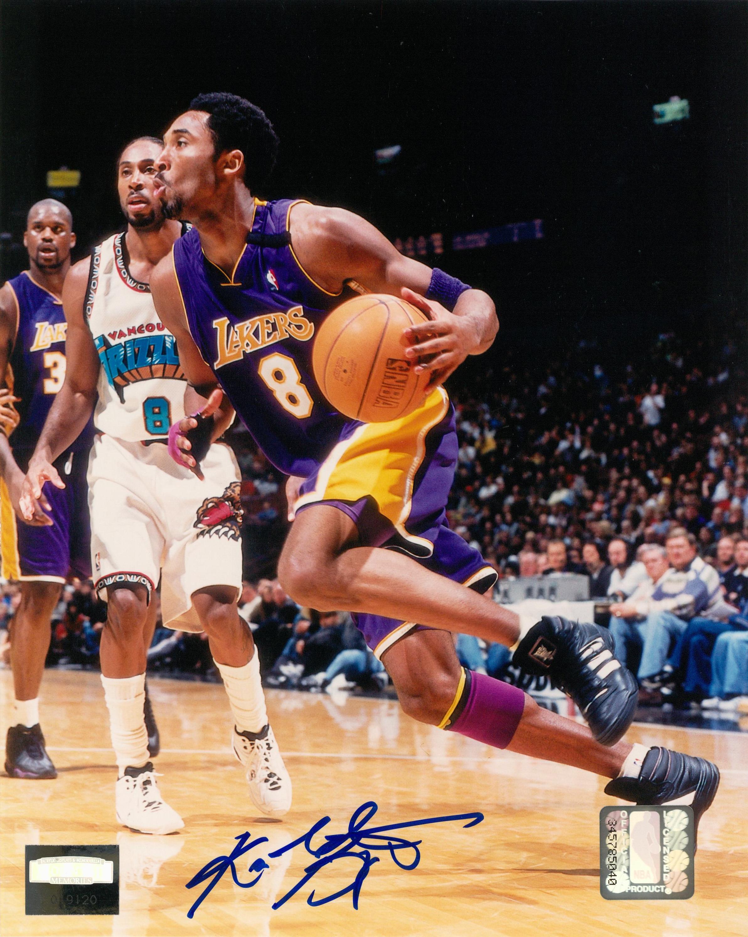 Lot Detail - Kobe Bryant Signed Los Angeles Lakers 8x10 Photo (Beckett ...