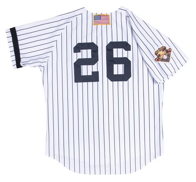 Lot Detail - 2001 Orlando El Duque Hernandez Game Used New York Yankees  Home Jersey Photo Matched To 5/13/2001 (Yankees-Steiner & Resolution  Photomatching)