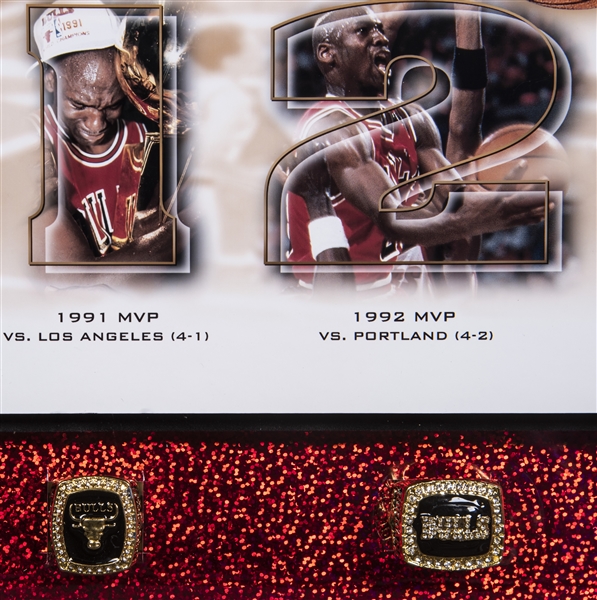 Chicago Bulls Replica NBA 1992 Championship Ring Trophy Shadowbox