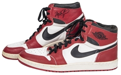 1984-85 Michael Jordan Signed "Air Jordan I" Rookie Game Issued Sneakers (MEARS & JSA)