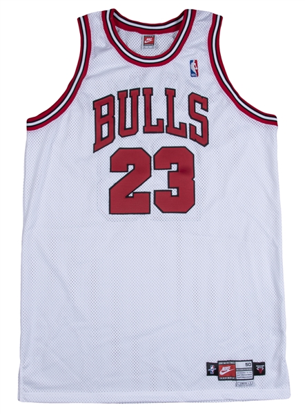 Michael Jordan Hall Of Fame 2009 Signed Chicago Bulls Jersey UDA Upper  Deck