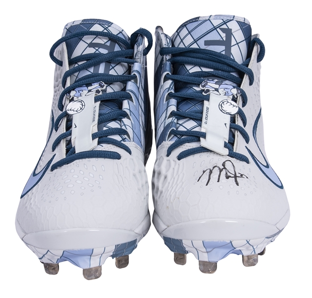 Mike Trout Autographed Nike Trout Black And White Baseball Cleats - MLB  Hologram