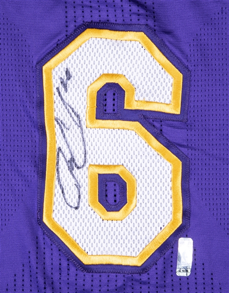 Lot Detail - 2015 Jordan Clarkson Game Used & Dual Signed Los Angeles  Lakers #6 Road Jersey Photo Matched to 13 Games - Rookie Season! (MeiGray &  Lakers COA)