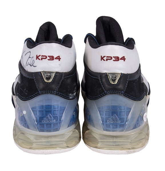 Kevin Garnett Game-Worn Shoes