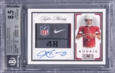 2019 Panini National Treasures Crossover Rookie Patch Laundry Tag #KM Kyler Murray Signed Laundry Tag Patch Rookie Card (#5/5) - BGS NM-MT+ 8.5/BGS 10